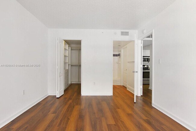Building Photo - 1756 N Bayshore Dr