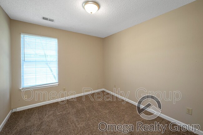 Building Photo - 6749 Lakes Edge Ln