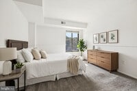 Building Photo - 4500 S Four Mile Run Dr