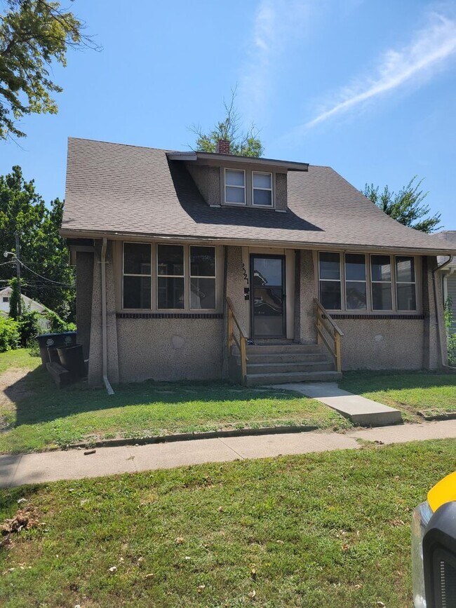 Building Photo - 2021 Avenue D