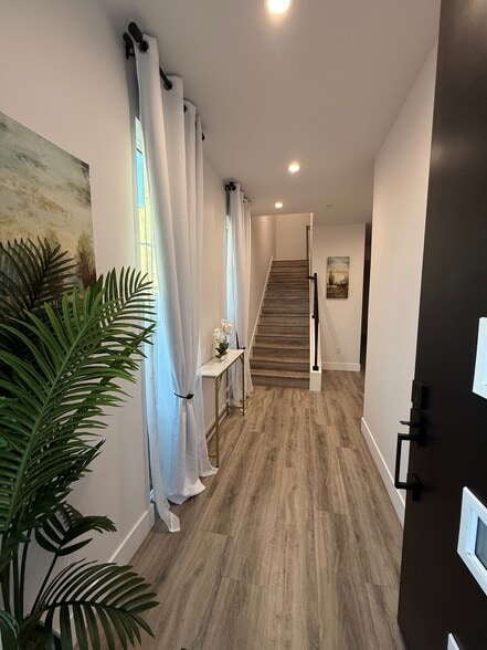 Building Photo - 2012 Uptown Aly