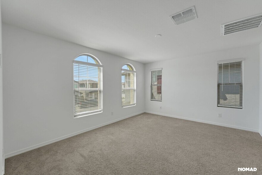 Building Photo - 1218 W Sparrow Dr