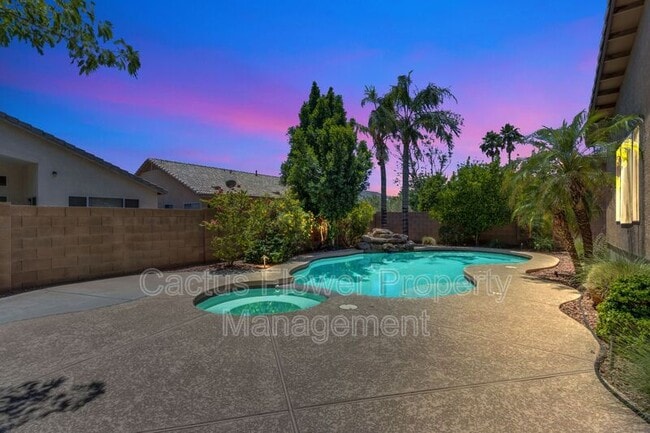 Building Photo - 1811 W Maplewood Pl