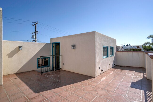 Building Photo - 450 31st St