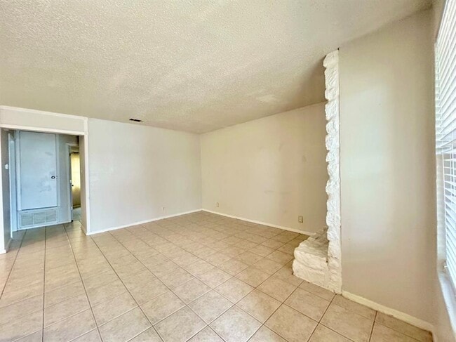 Building Photo - 2300 Cedrick Cove
