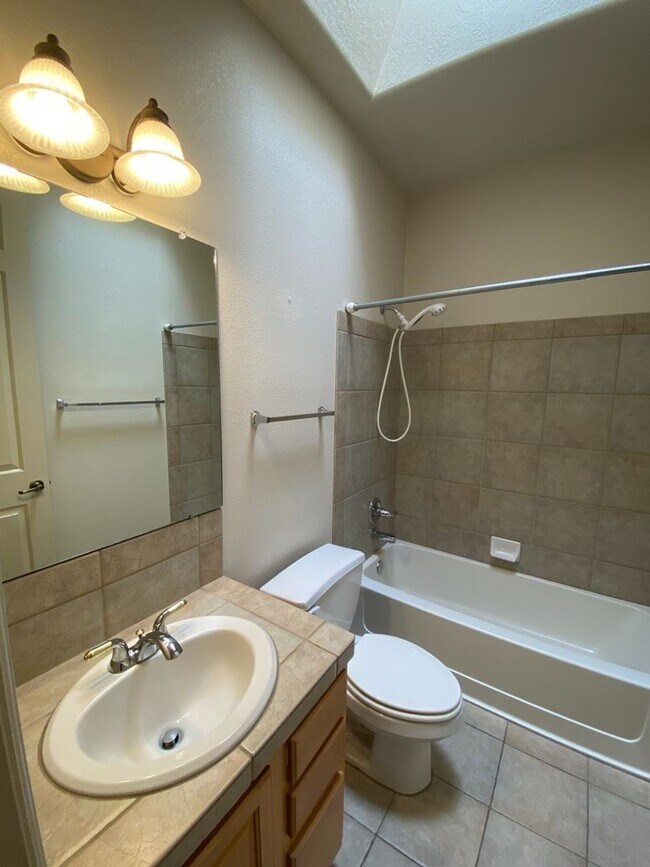 Building Photo - Beautiful 4 bedroom 3.75 bath in gated com...
