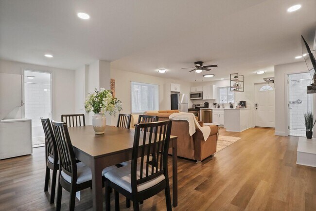 Building Photo - 159 Wolfe Hill Rd