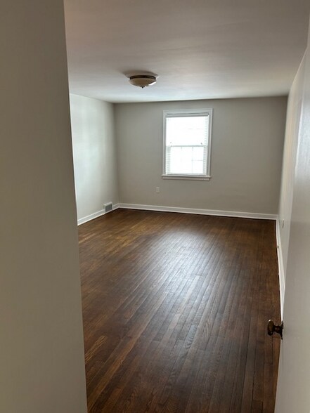 Building Photo - 103 8th St