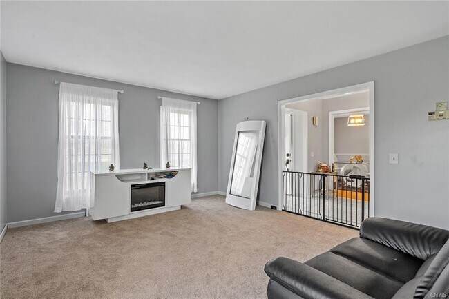 Building Photo - 199 Academy St