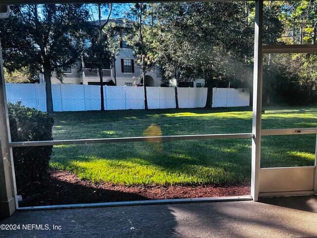 Building Photo - 6801 Roundleaf Dr