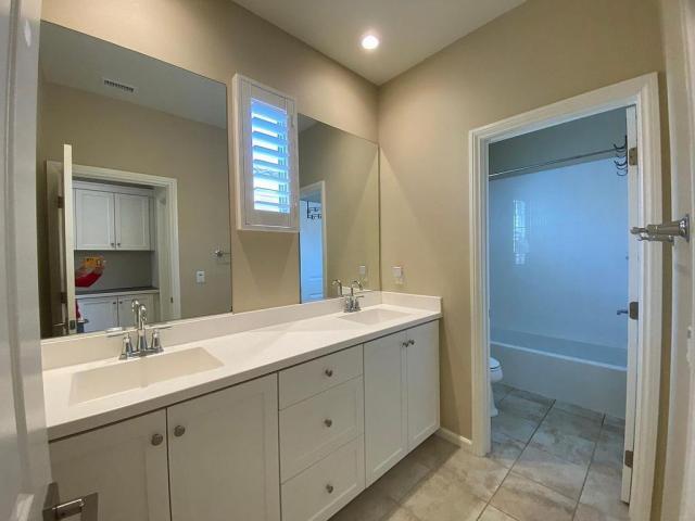 Building Photo - 3 bedroom in Irvine CA 92620