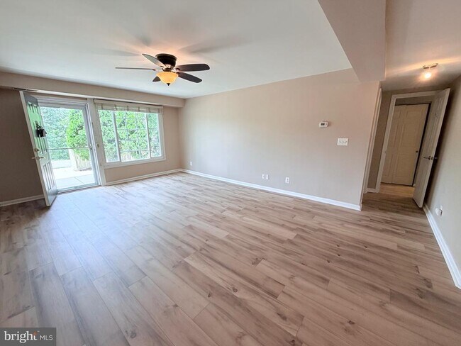 Building Photo - 1425 N Van Dorn St