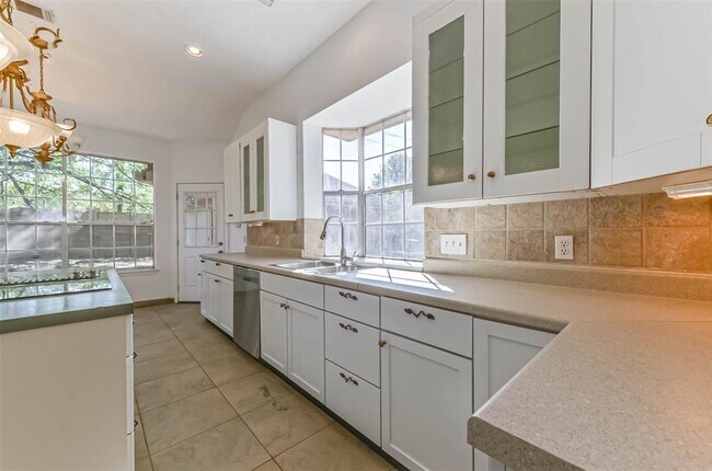 Building Photo - 15206 Evergreen Knoll Ln