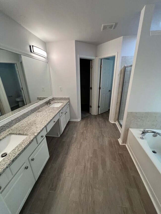 Building Photo - NOW READY!!! 3 bed 2.5 bath townhome in Duluth!