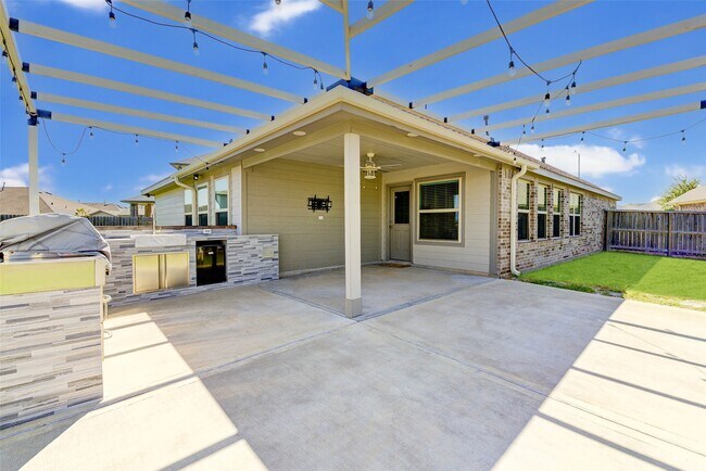 Building Photo - 9547 Summer River Dr