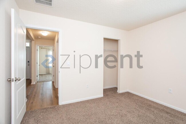 Building Photo - Unit