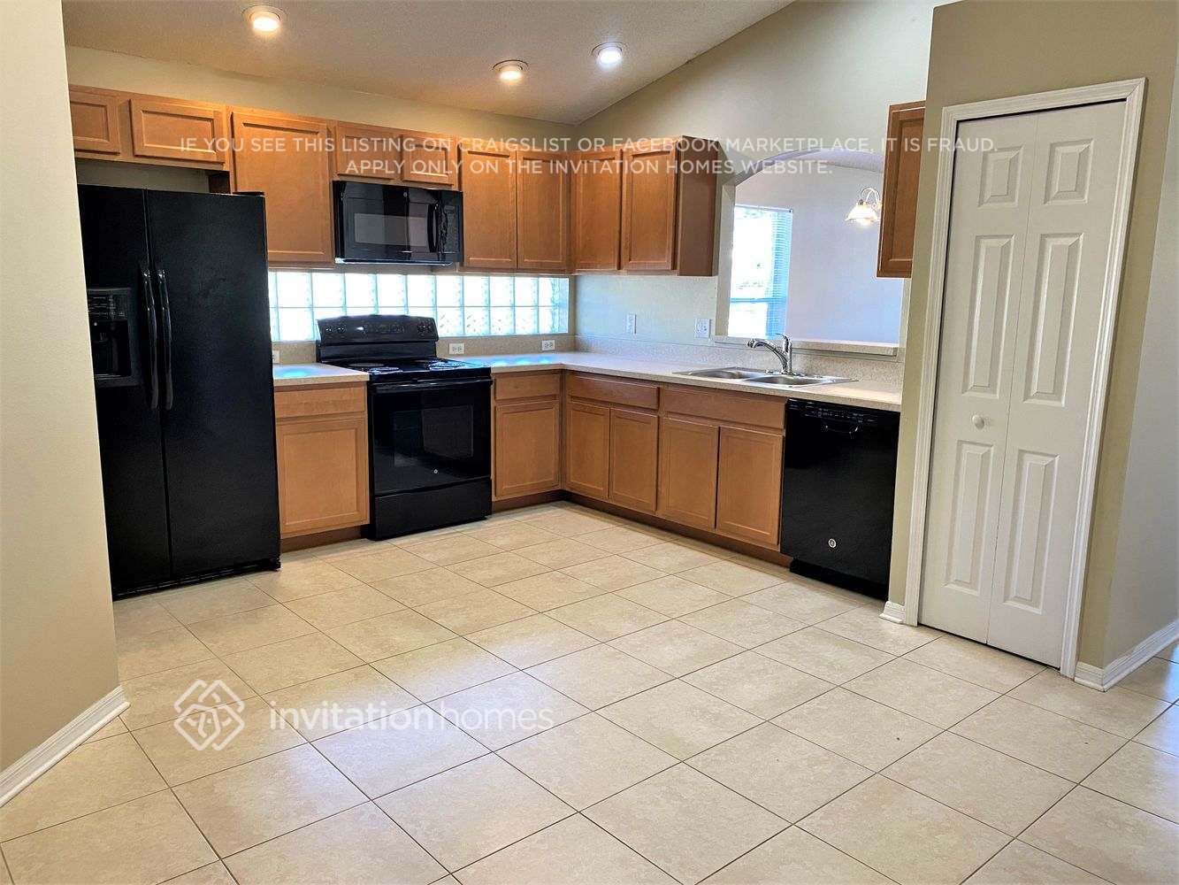 Building Photo - 10500 Petaloma Dr
