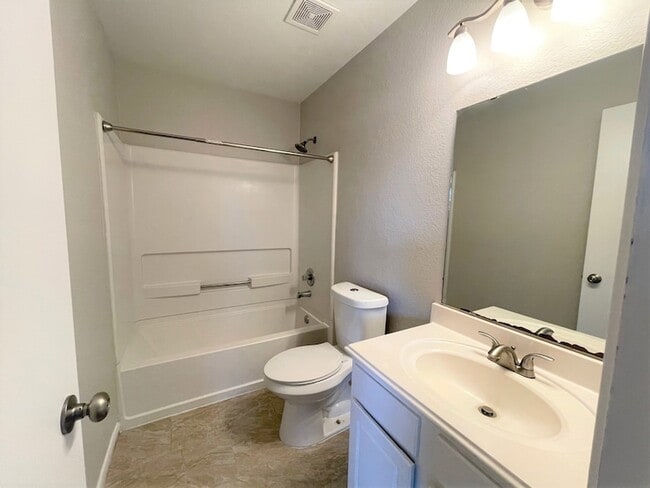 Building Photo - 15406 Bay Lodge Ln