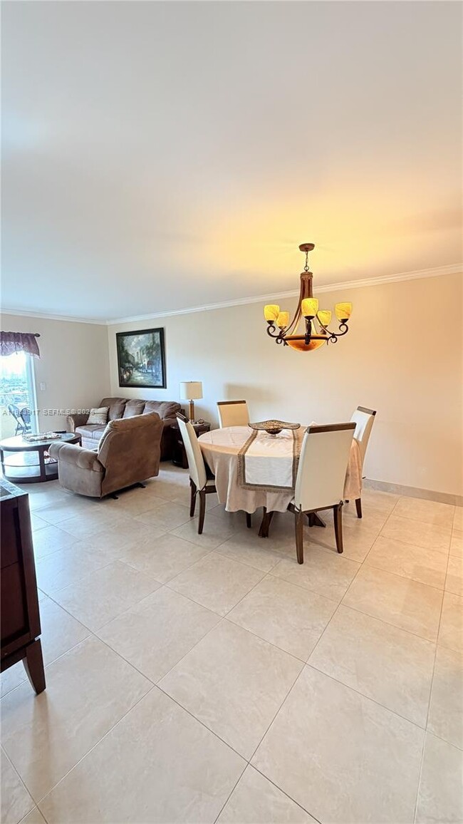 Building Photo - 900 NE 18th Ave