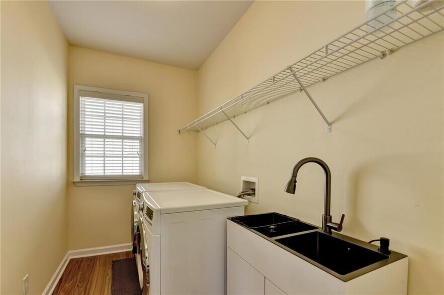 Building Photo - 770 Pimlicon Pl