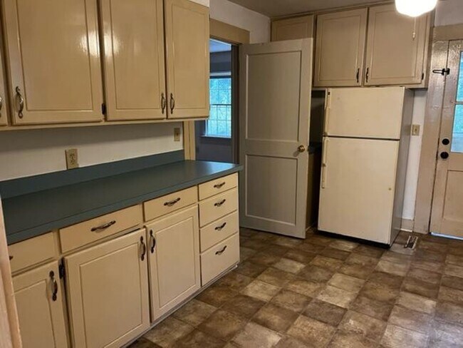 Building Photo - Beautiful 3 Bedroom/2 Bath Home Off Baytree!