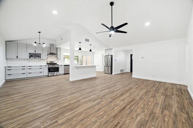 Building Photo - 1311 Warrington Dr