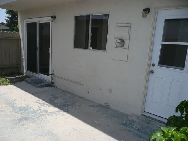 Building Photo - 4 bedroom home in Tustin