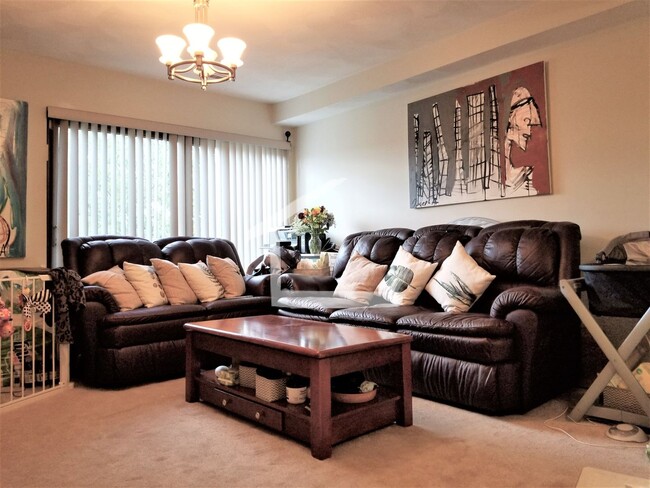 Building Photo - HOT ALLSTON LISTING!!!!