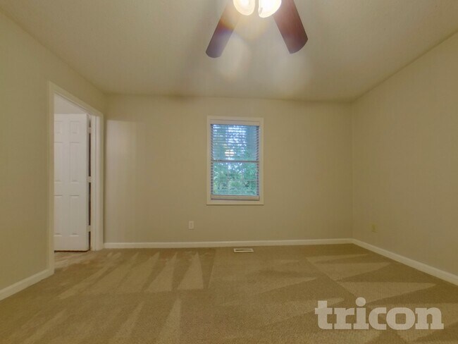 Building Photo - 238 Hampton Dr