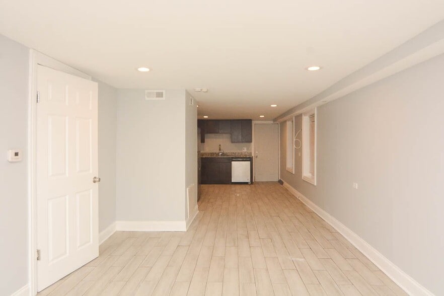 Building Photo - 2968 N Ridgeway Ave