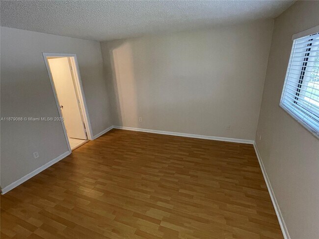 Building Photo - 6900 SW 39th St