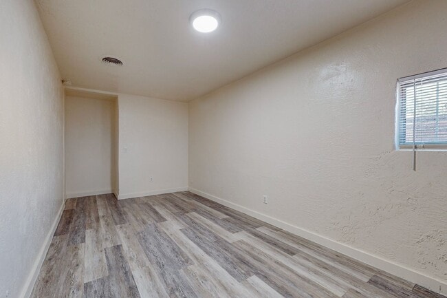 Building Photo - 721 Santa Fe Ave SW