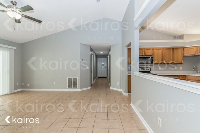 Building Photo - 1846 Manitoba Ct N