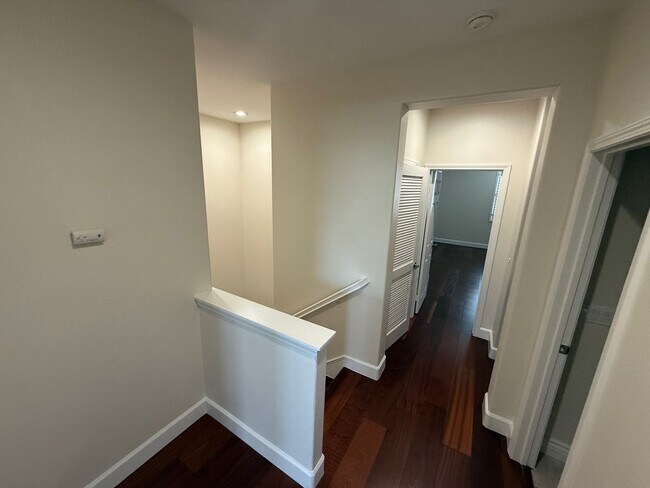 Building Photo - 3-Bedroom Townhome with Community Pool & S...