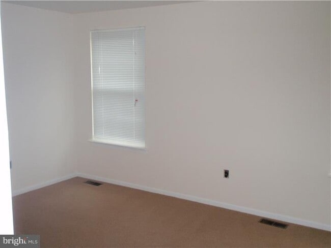 Building Photo - 404 Hopkins Ct