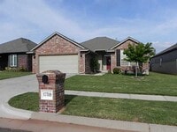 Building Photo - 3 bedrooms + 2 bathrooms + Study + Edmond ...