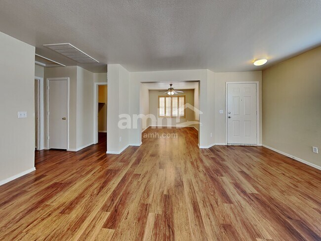 Building Photo - 10778 W Louise Dr