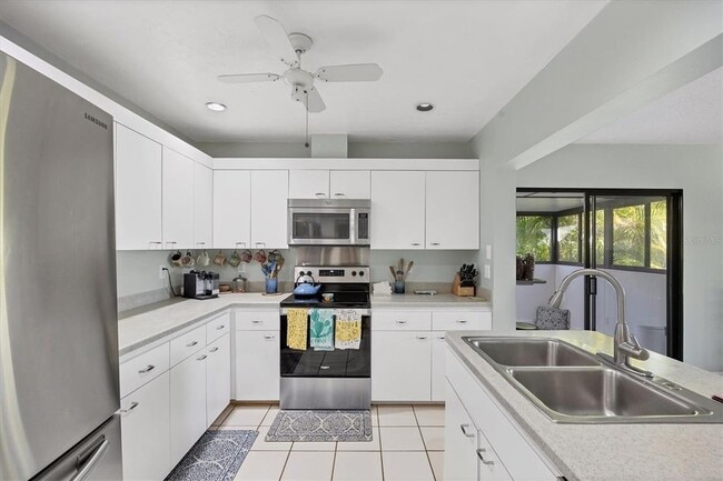 Building Photo - 4870 Kestral Park Cir