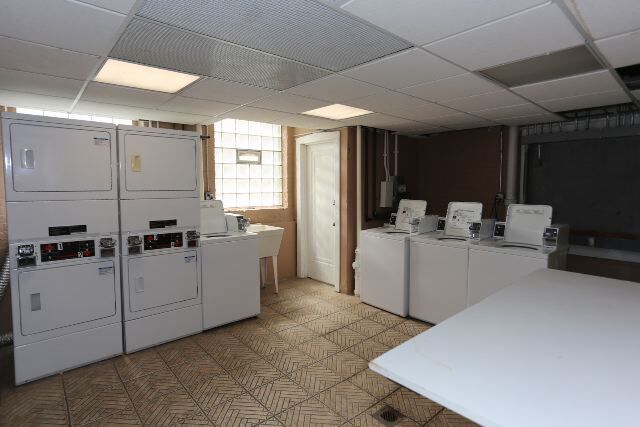 Building Photo - 516 W Melrose St