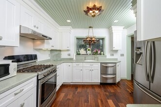 Building Photo - 62 Lawn Ave