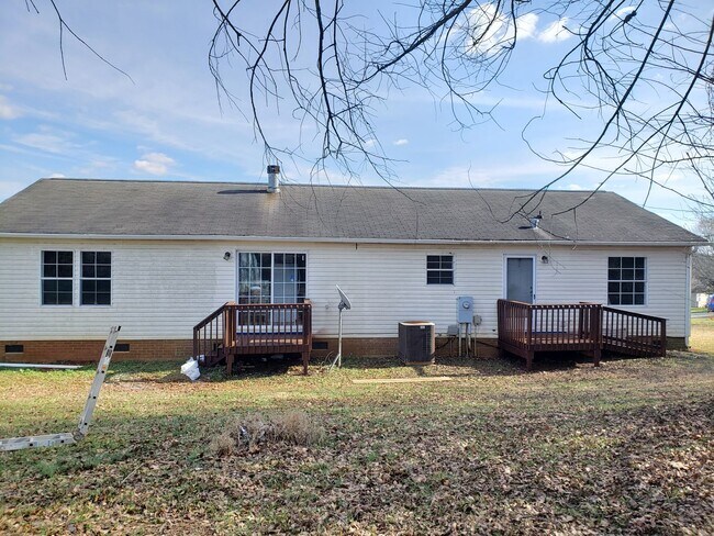 Building Photo - 3 bedroom home in Maiden