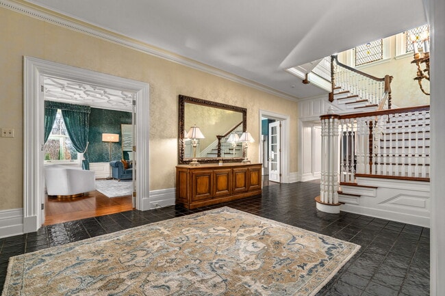 Building Photo - 5135 Ellsworth Ave