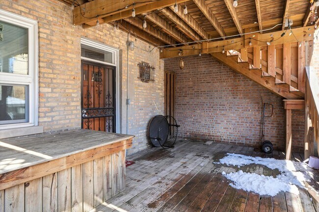 Building Photo - 5739 N Winthrop Ave