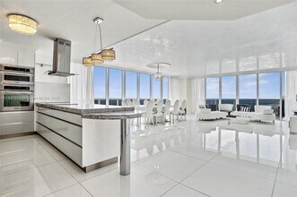 Building Photo - 1830 S Ocean Dr