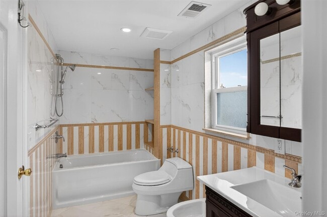 Building Photo - 256 Royal Ave