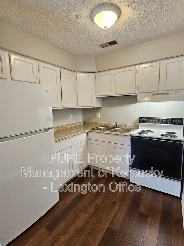 Building Photo - 301 Christy Allyn Ct
