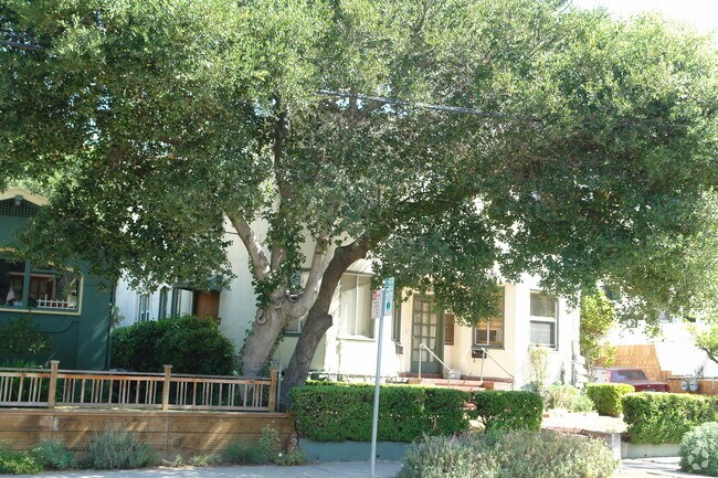 Building Photo - 2231 Blake St