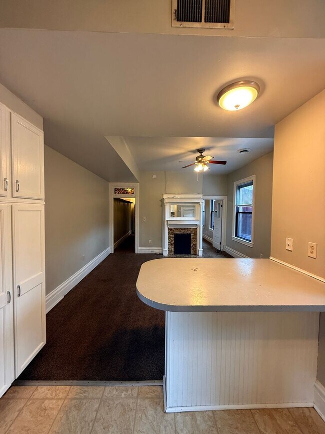 Building Photo - 1309 E Carson St