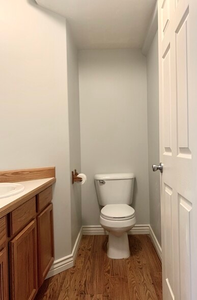 Building Photo - 33 S 900 E