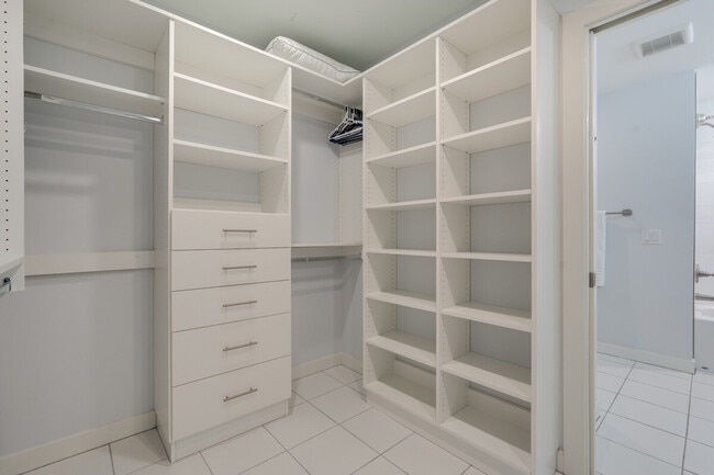 Building Photo - 8637 S Newberry Ln